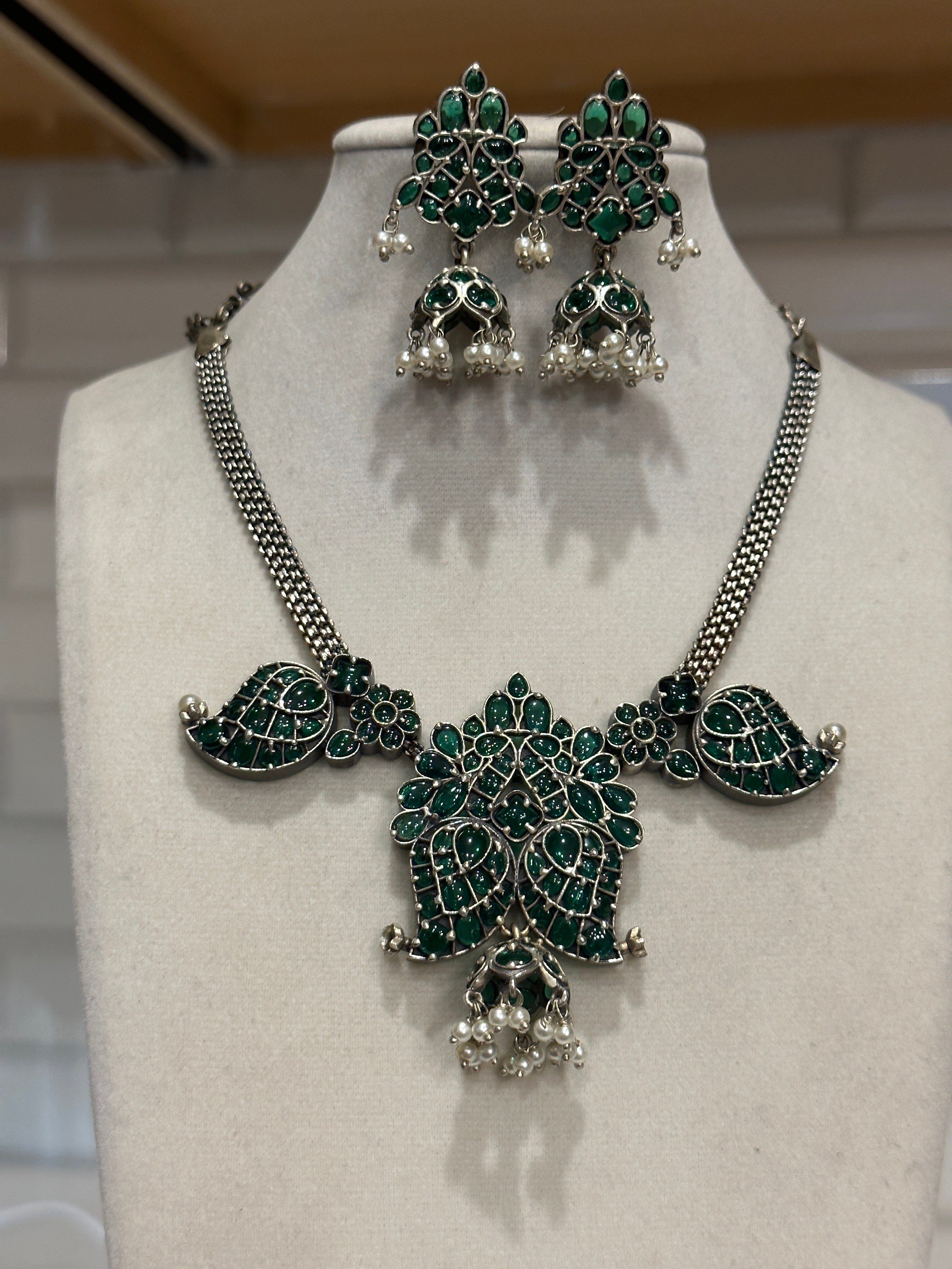 Silver Lookalike Fusion with premium kemp stones Necklace Set