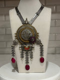 Tie necklace with quartz stones