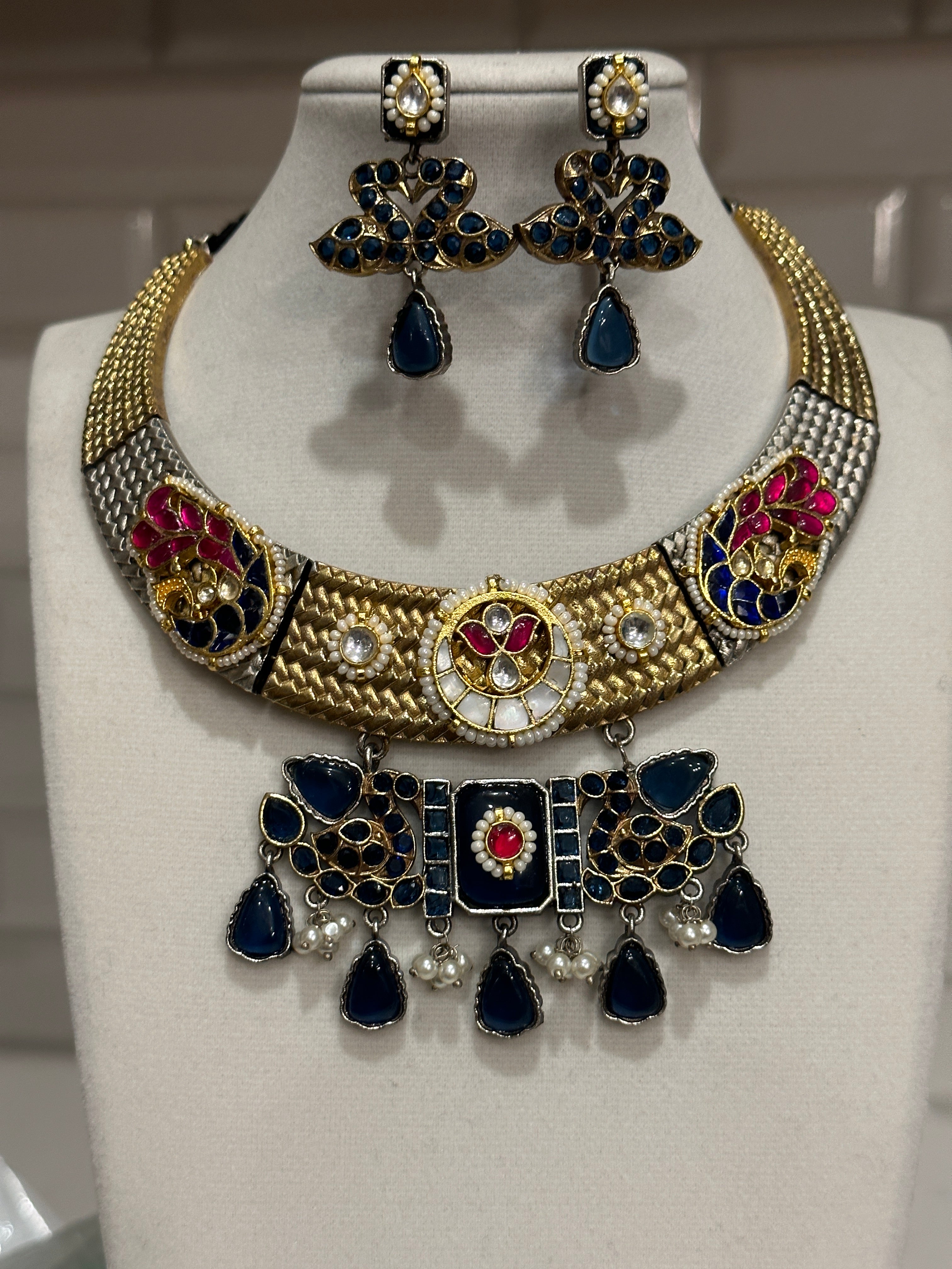 Silver Lookalike Hasli Necklace Set
