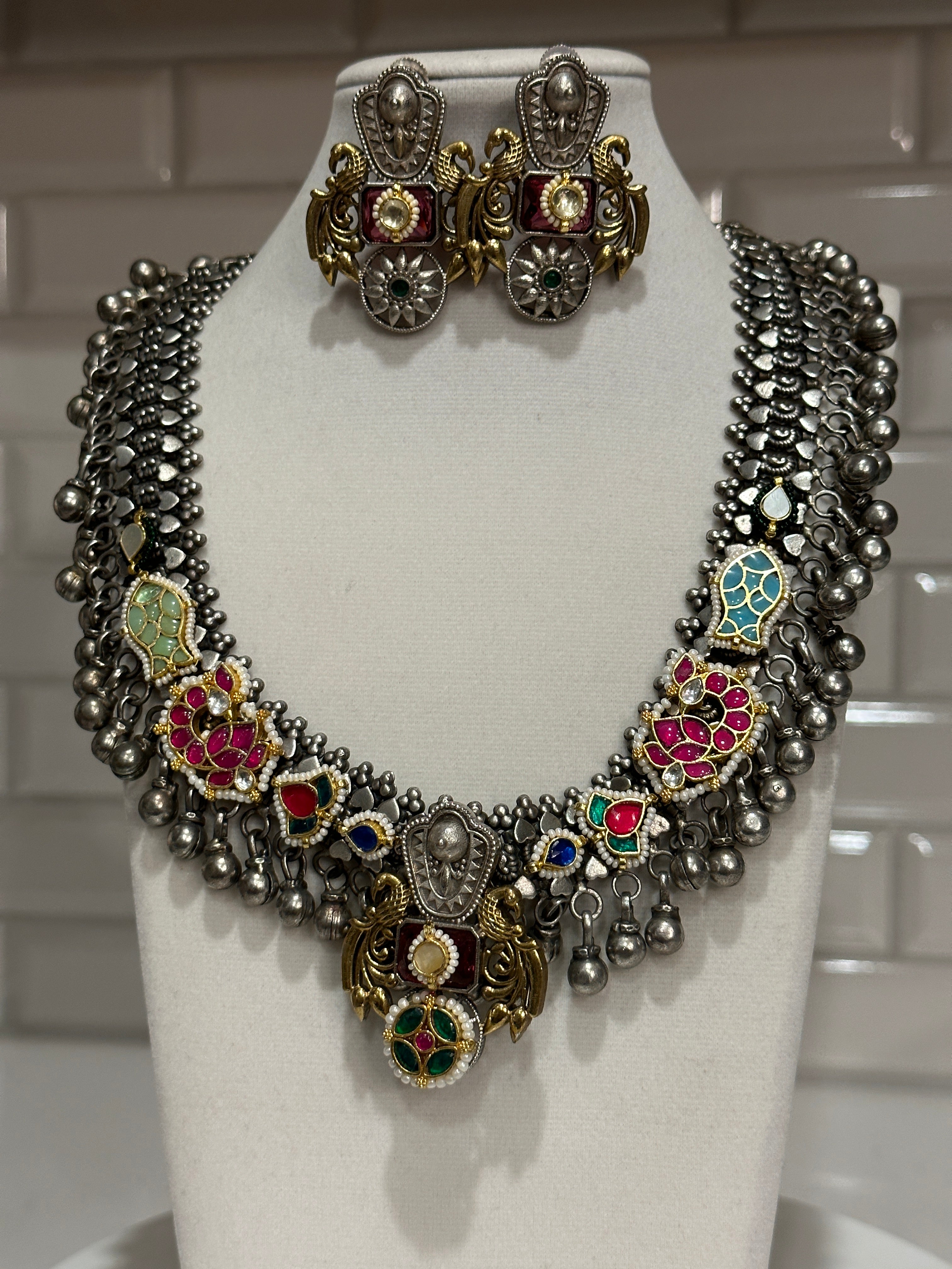 Silver Lookalike Necklace with pachi Kundan Embellishments.