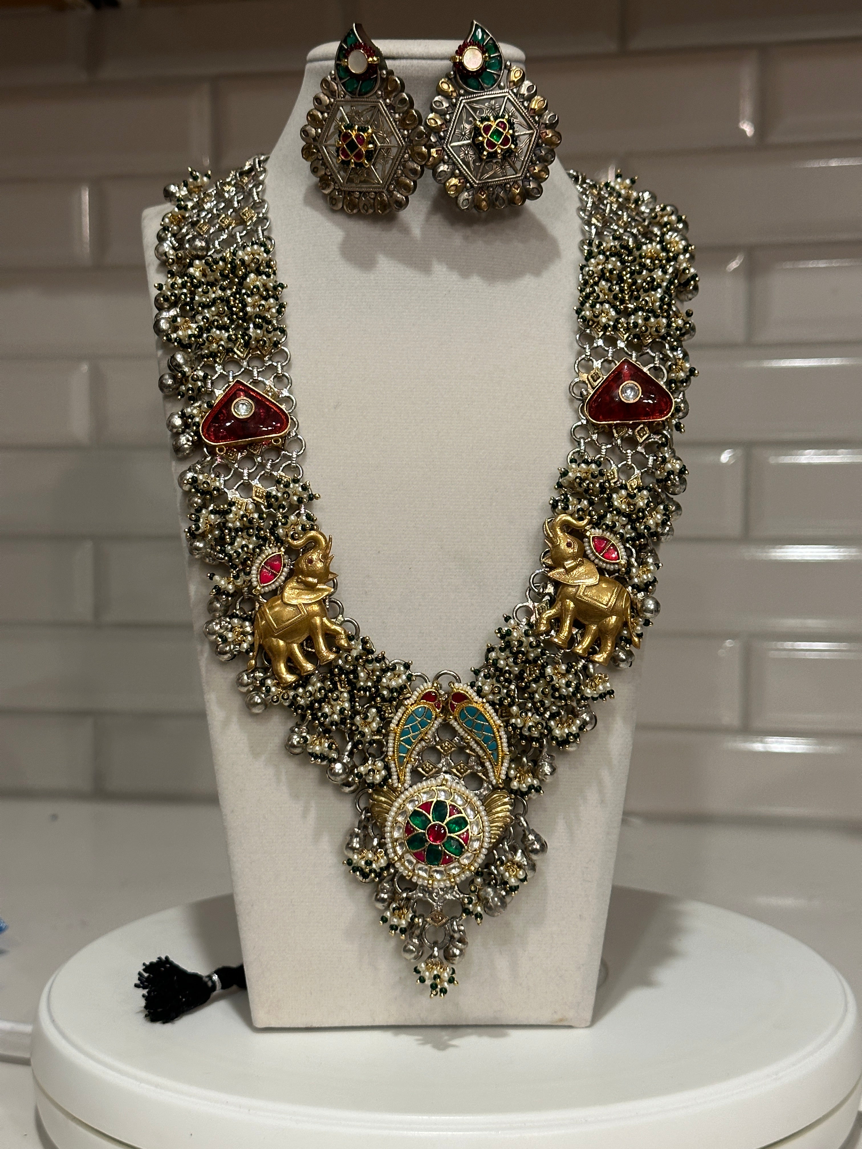 Silver Lookalike Necklace with pachi kundan and carved stone embellishment