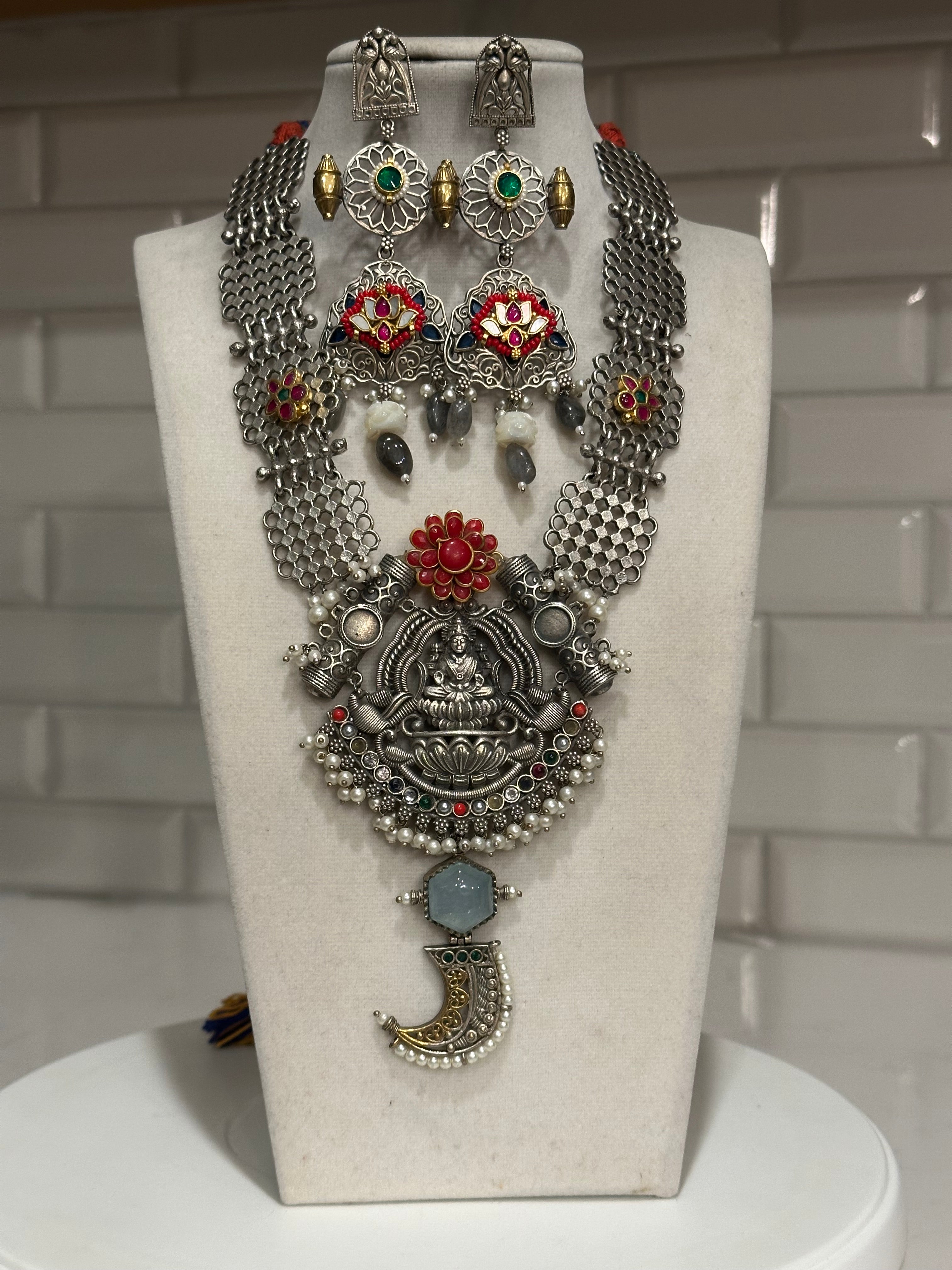 Lakshmi Pendant Necklace Set