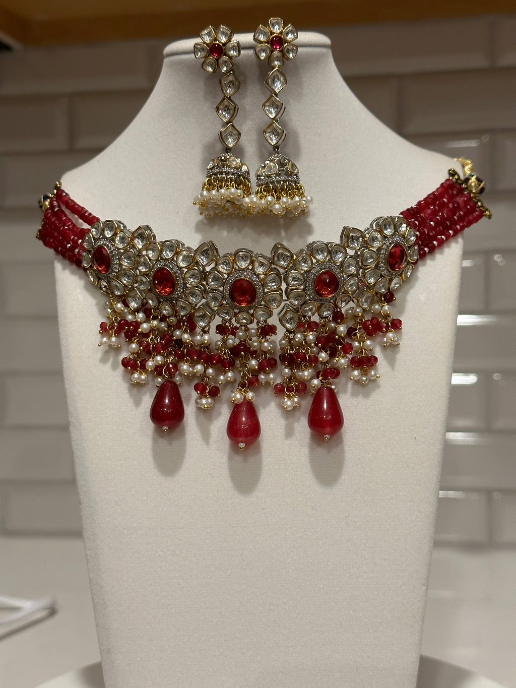 Saindhavi beaded polki choker set