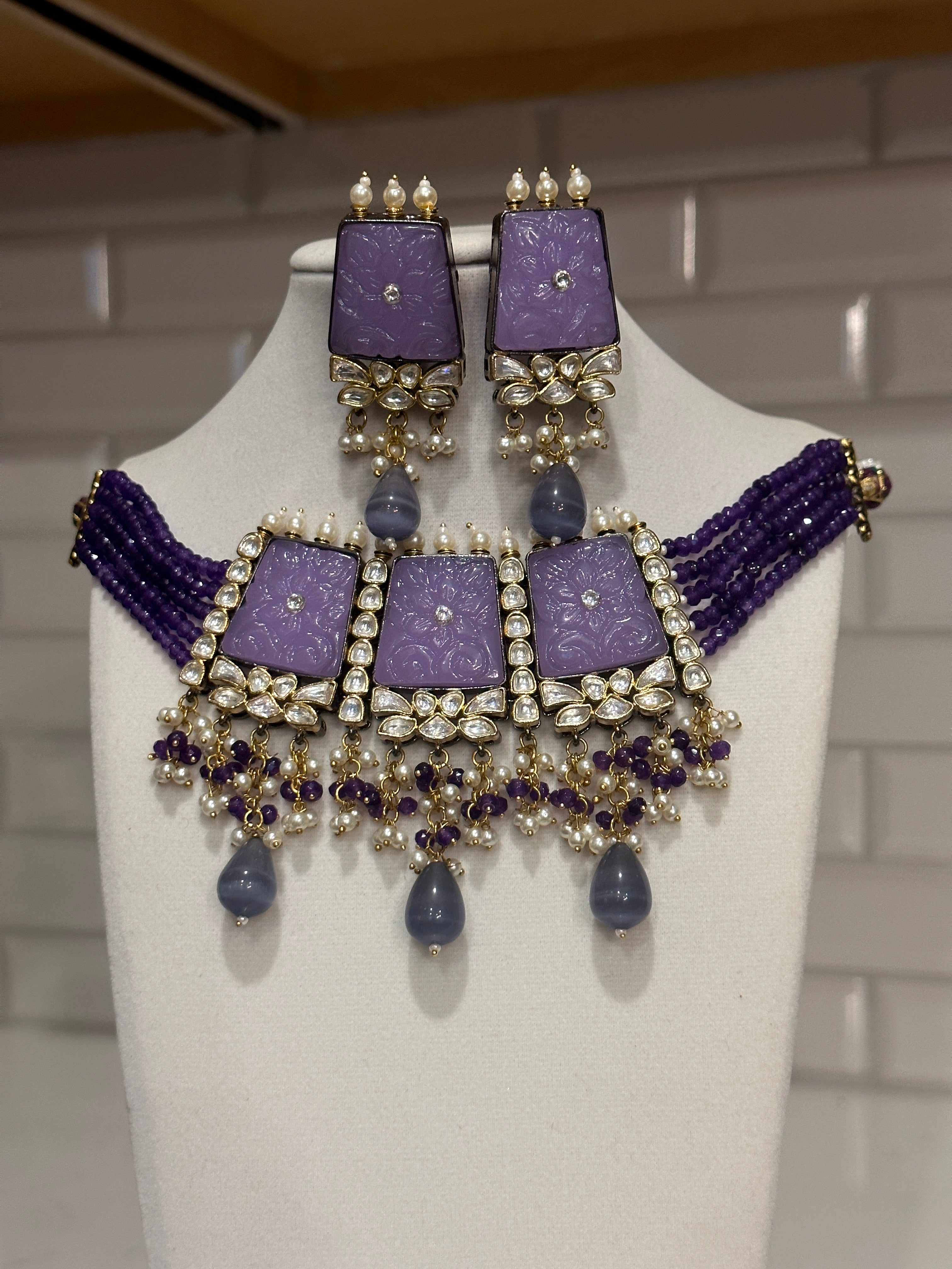 Onyx beaded carved stone polki necklace set